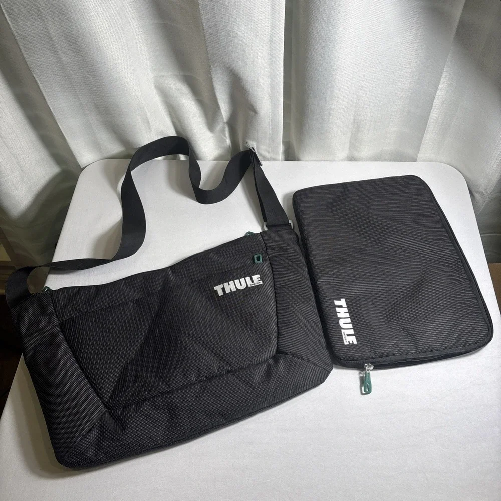 THULE Sweden Messenger Bag + Laptop Sleeve 15